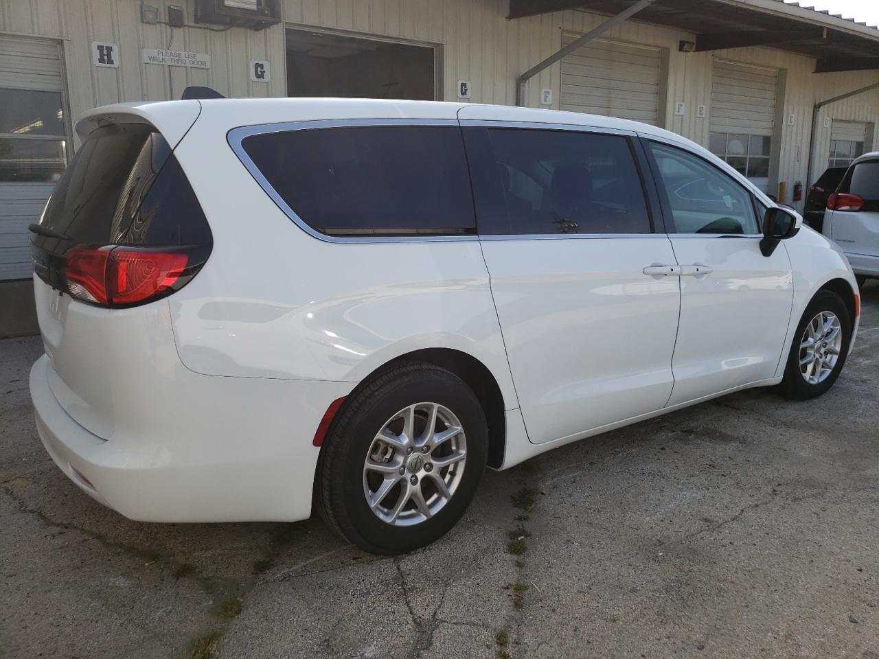 Lot #2957034073 2023 CHRYSLER VOYAGER LX