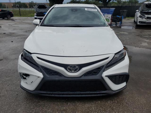 VIN 4T1G11AKXNU641010 2022 Toyota Camry, SE no.5