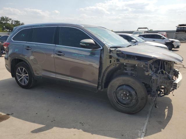 VIN 5TDKZRFH4KS572625 2019 Toyota Highlander, SE no.4