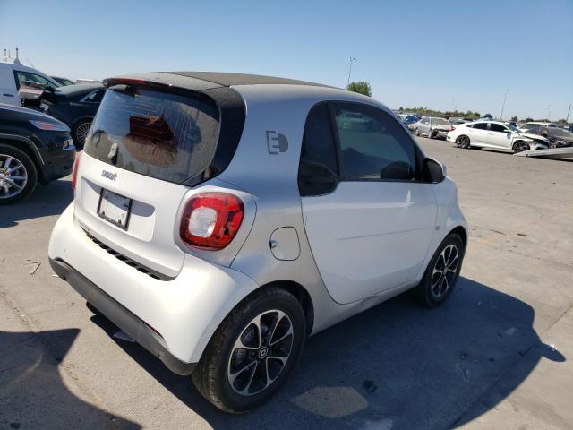 VIN WMEFJ9BA8HK229027 2017 SMART FORTWO no.3