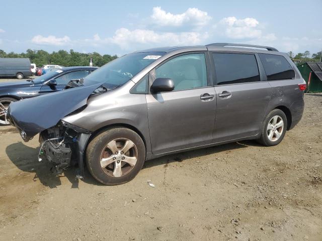 Toyota SIENNA LE