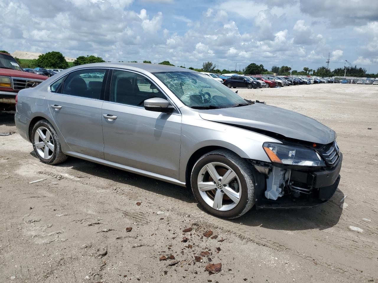 Lot #3028547915 2013 VOLKSWAGEN PASSAT SE