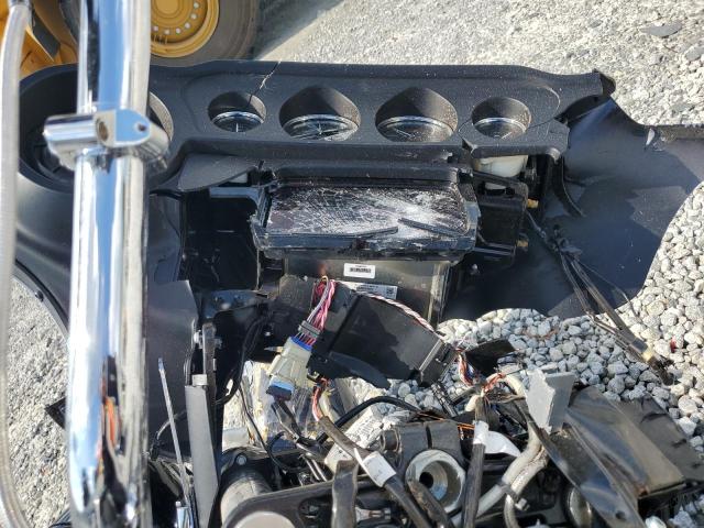 2019 HARLEY-DAVIDSON FLHTCUTG 1HD1MAF13KB856638