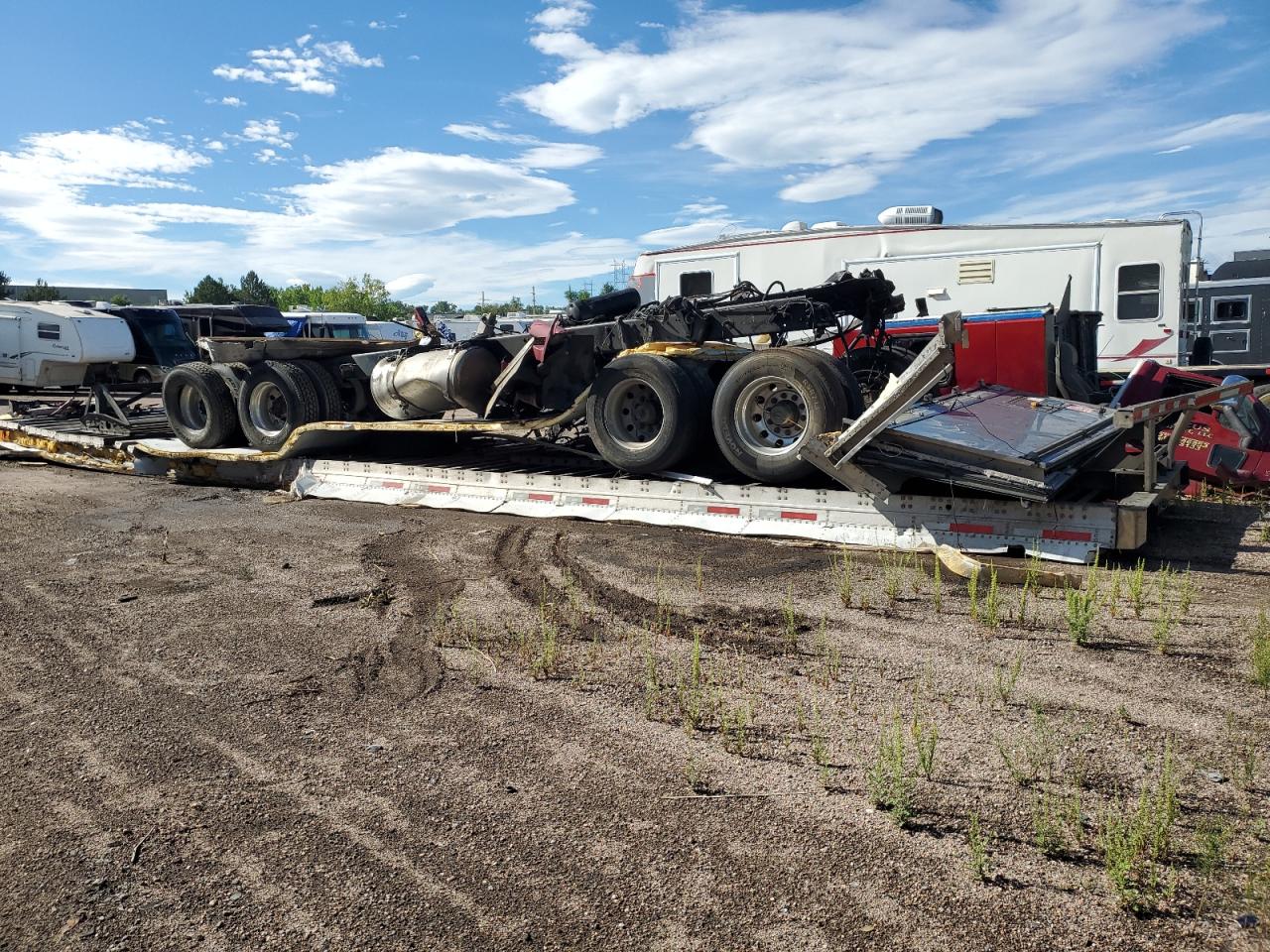 Lot #2811990371 2015 PETERBILT 587