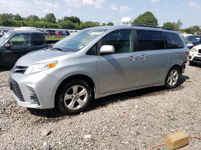 Toyota SIENNA LE