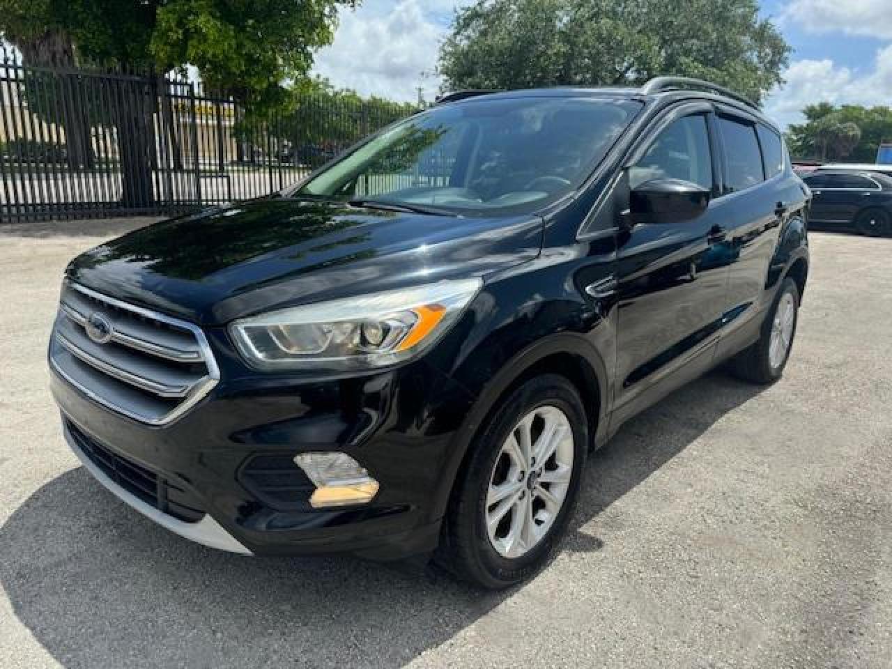 2017 Ford ESCAPE, SE