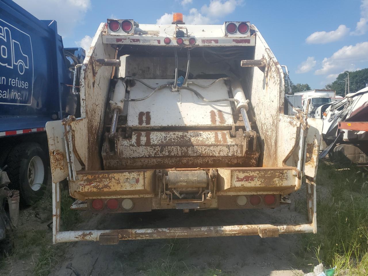 Lot #3273765352 2004 FREIGHTLINER M2 106 MED