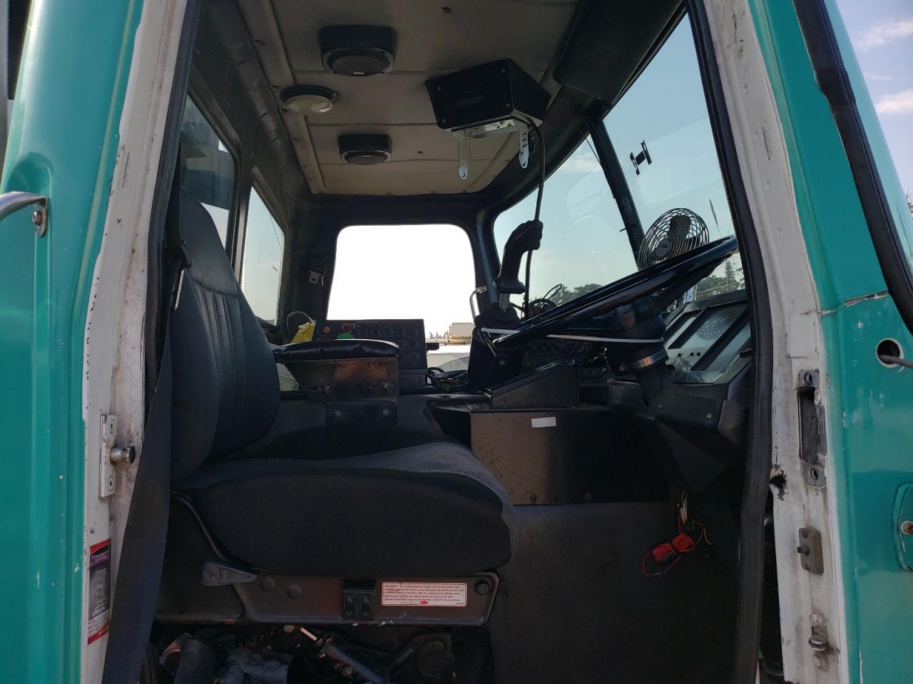 Lot #3268883230 2003 AUTOCAR LLC XPEDITOR W