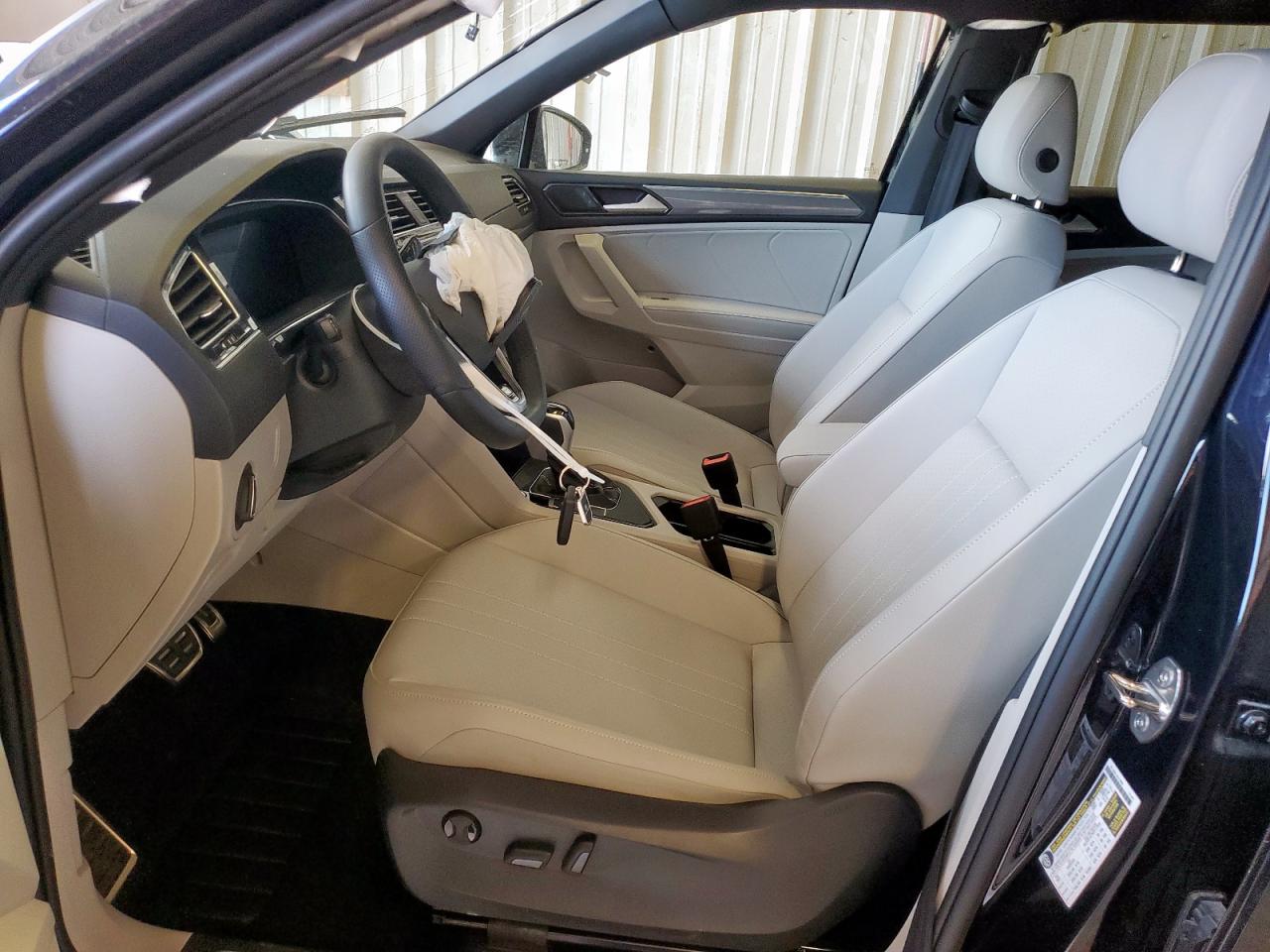 VOLKSWAGEN TIGUAN SE R-LINE BLACK