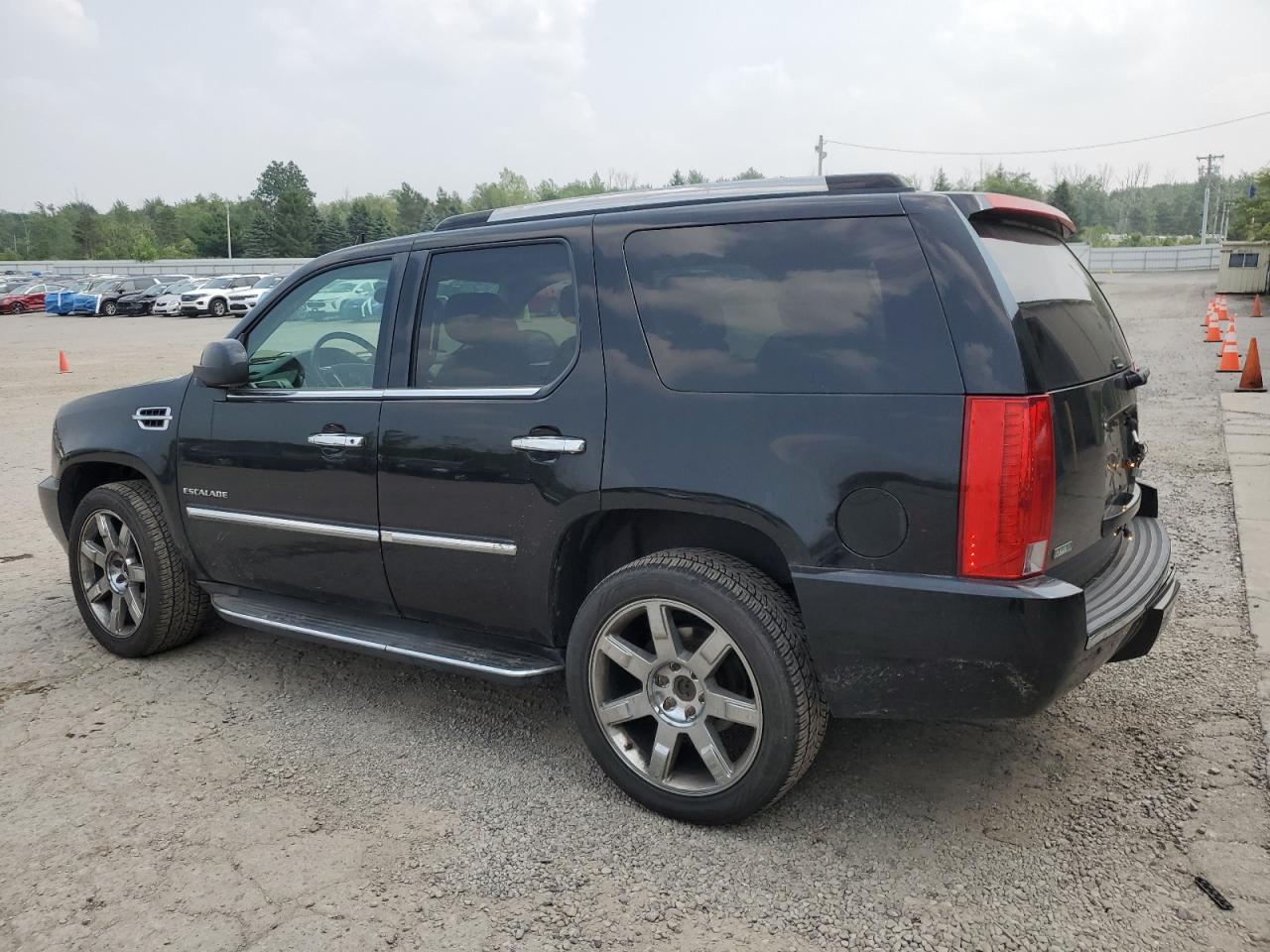 CADILLAC ESCALADE LUXURY