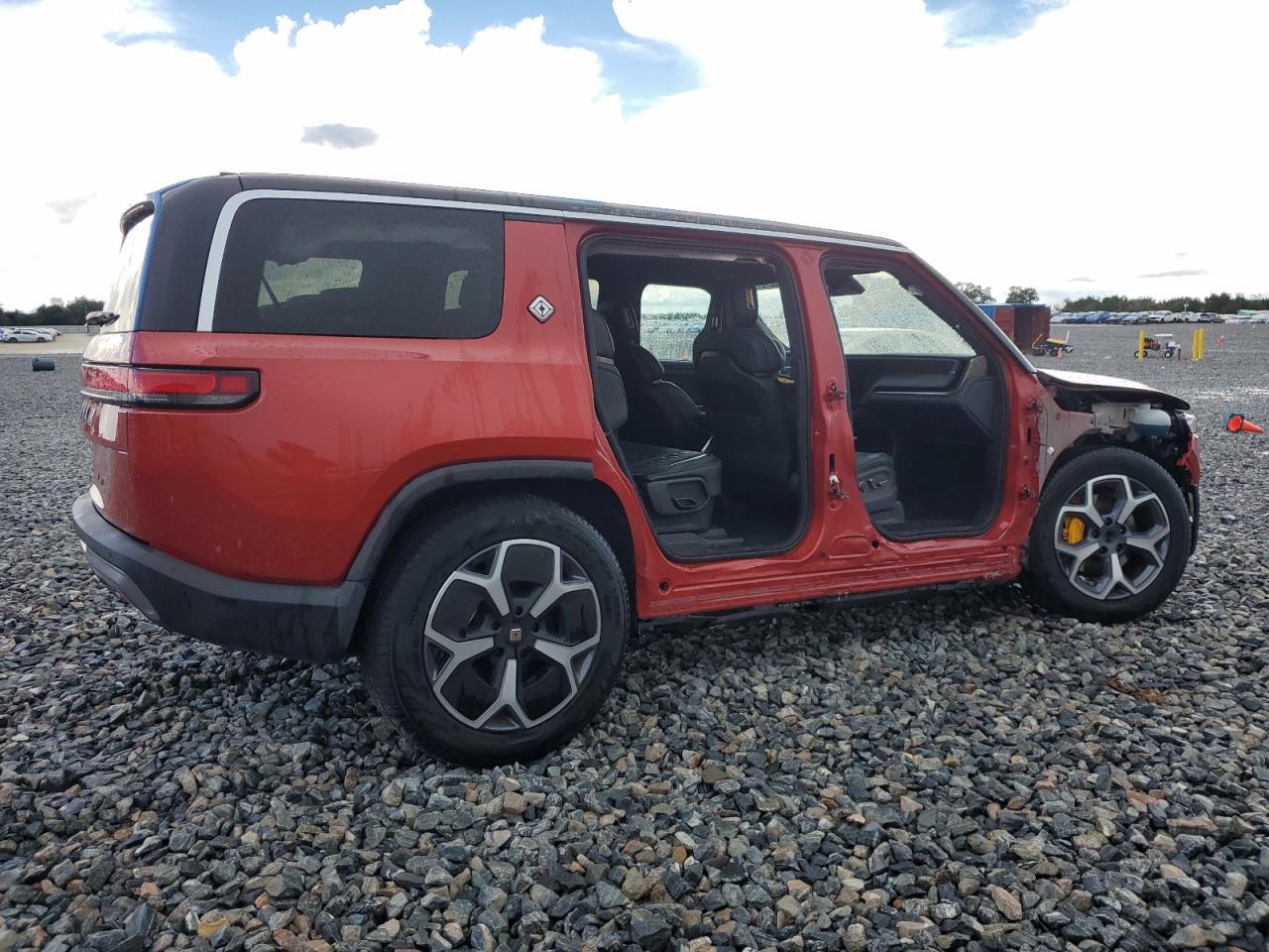 RIVIAN R1S ADVENTURE