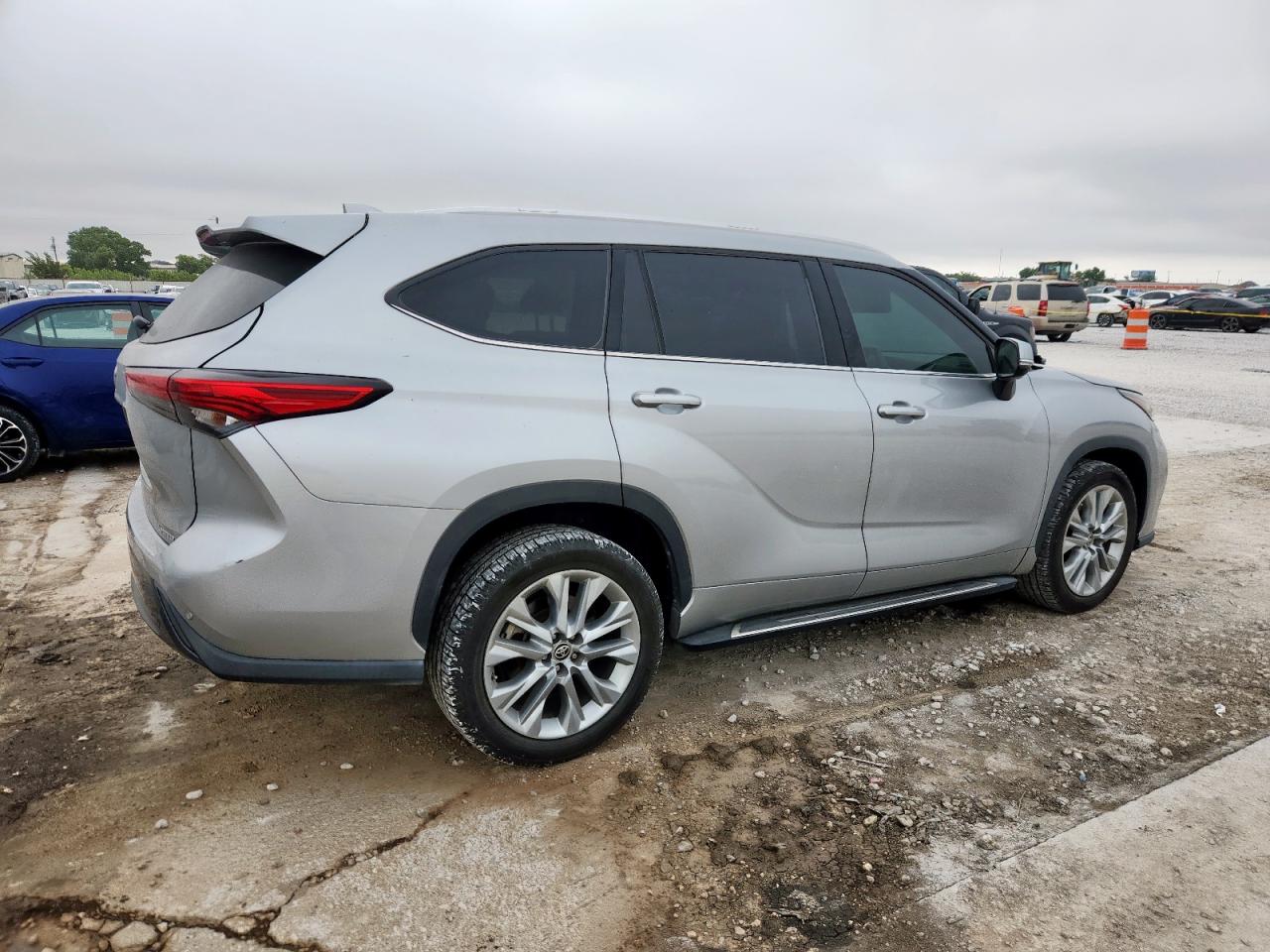 TOYOTA HIGHLANDER LIMITED