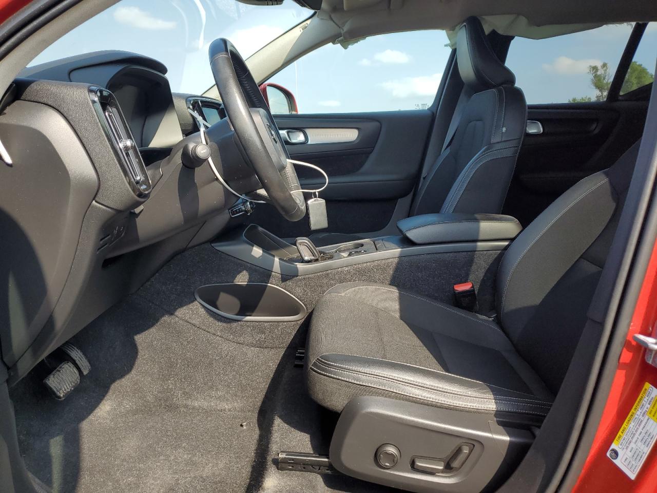 VOLVO XC40 T4 MOMENTUM