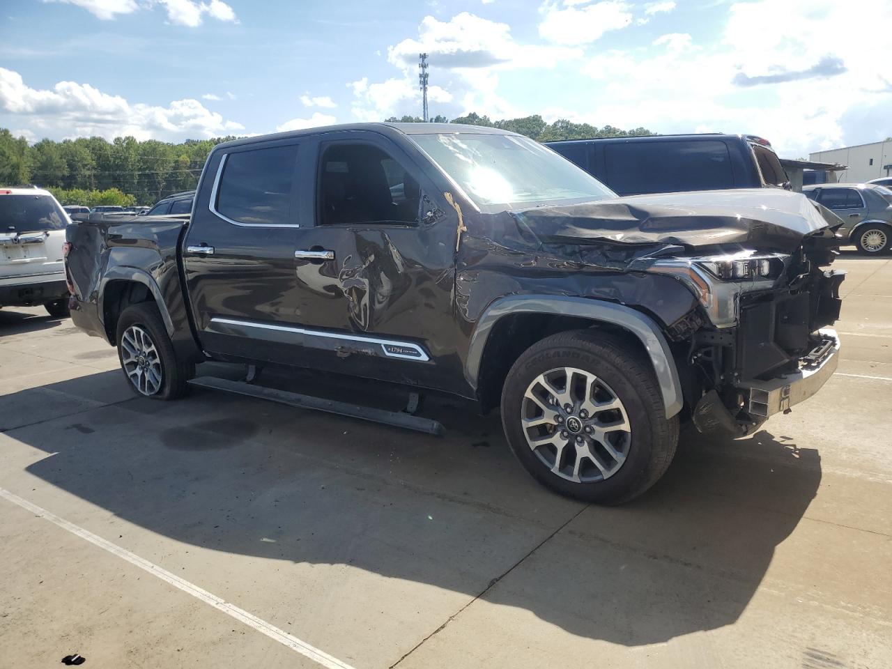TOYOTA TUNDRA CREWMAX PLATINUM