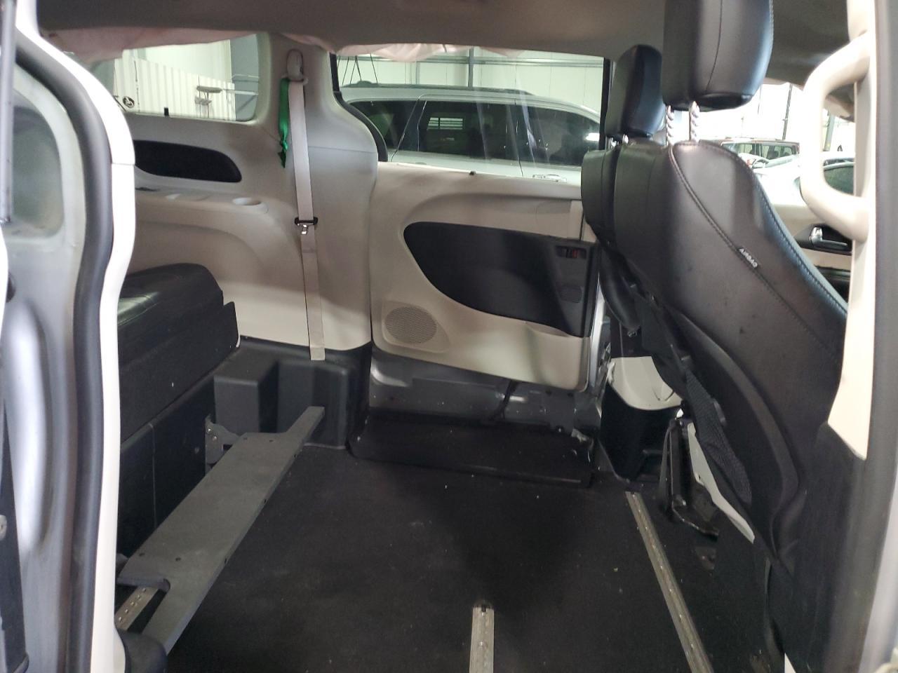 CHRYSLER PACIFICA TOURING L