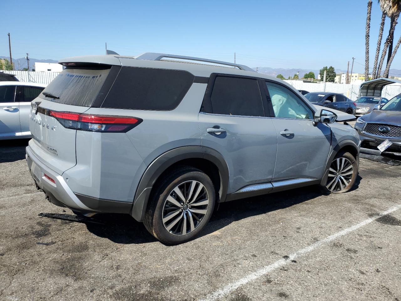 NISSAN PATHFINDER PLATINUM