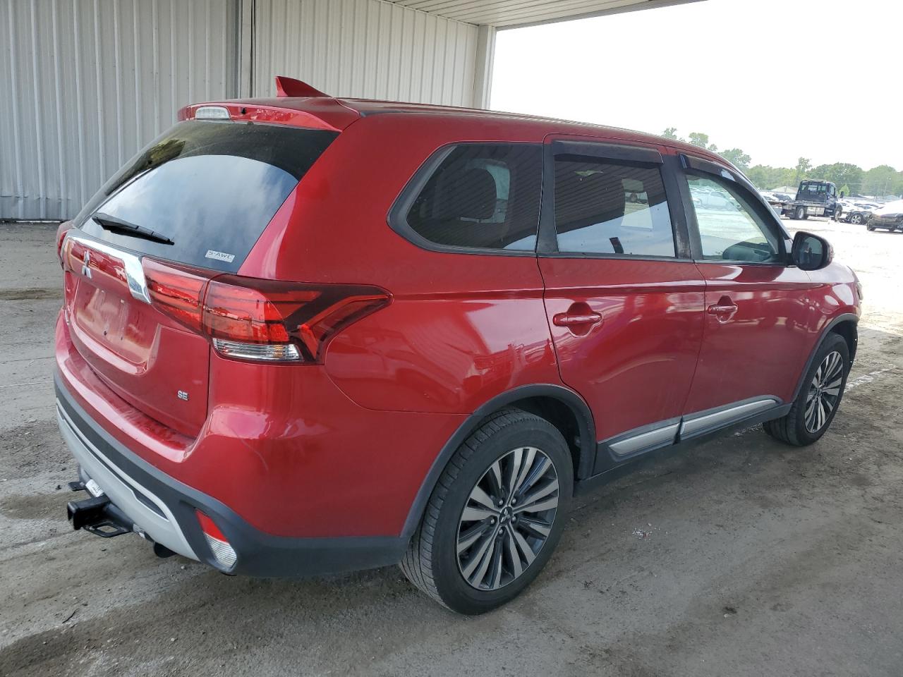 MITSUBISHI OUTLANDER SE