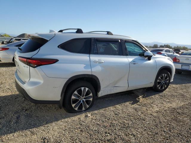 2022 TOYOTA HIGHLANDER HYBRID XLE 5TDHBRCH3NS558531