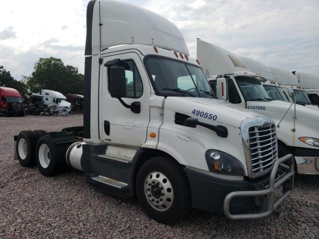 FREIGHTLINER CASCADIA 1 2020 white  diesel 3AKJGBDV6LDMF1905 photo #1