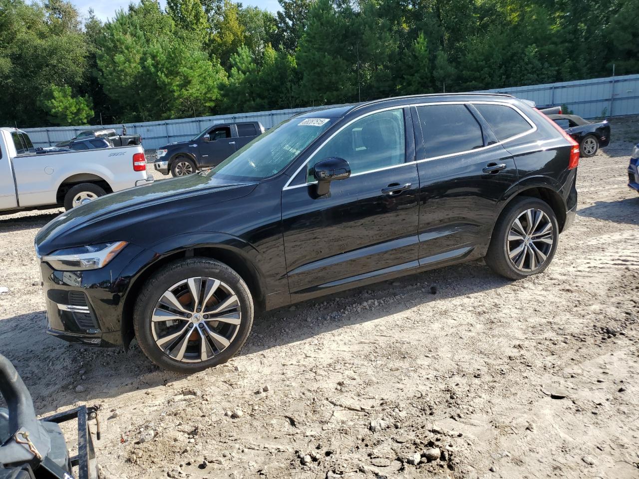 VOLVO XC60 B5 MOMENTUM