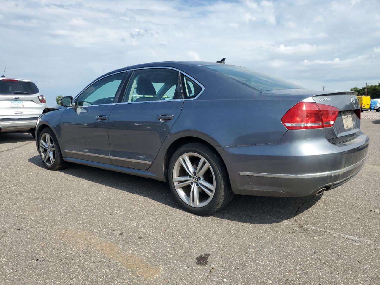 VOLKSWAGEN PASSAT SE