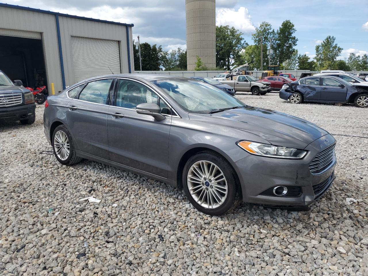 FORD FUSION SE