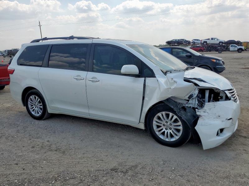2016 TOYOTA SIENNA XLE 5TDYK3DC4GS715583