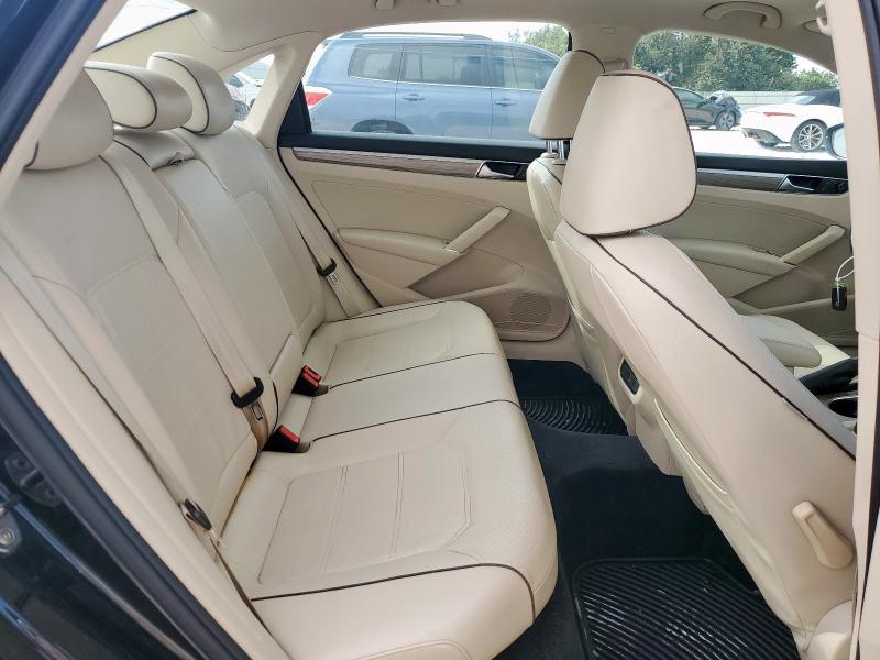 2017 VOLKSWAGEN PASSAT SE 1VWBT7A35HC019006