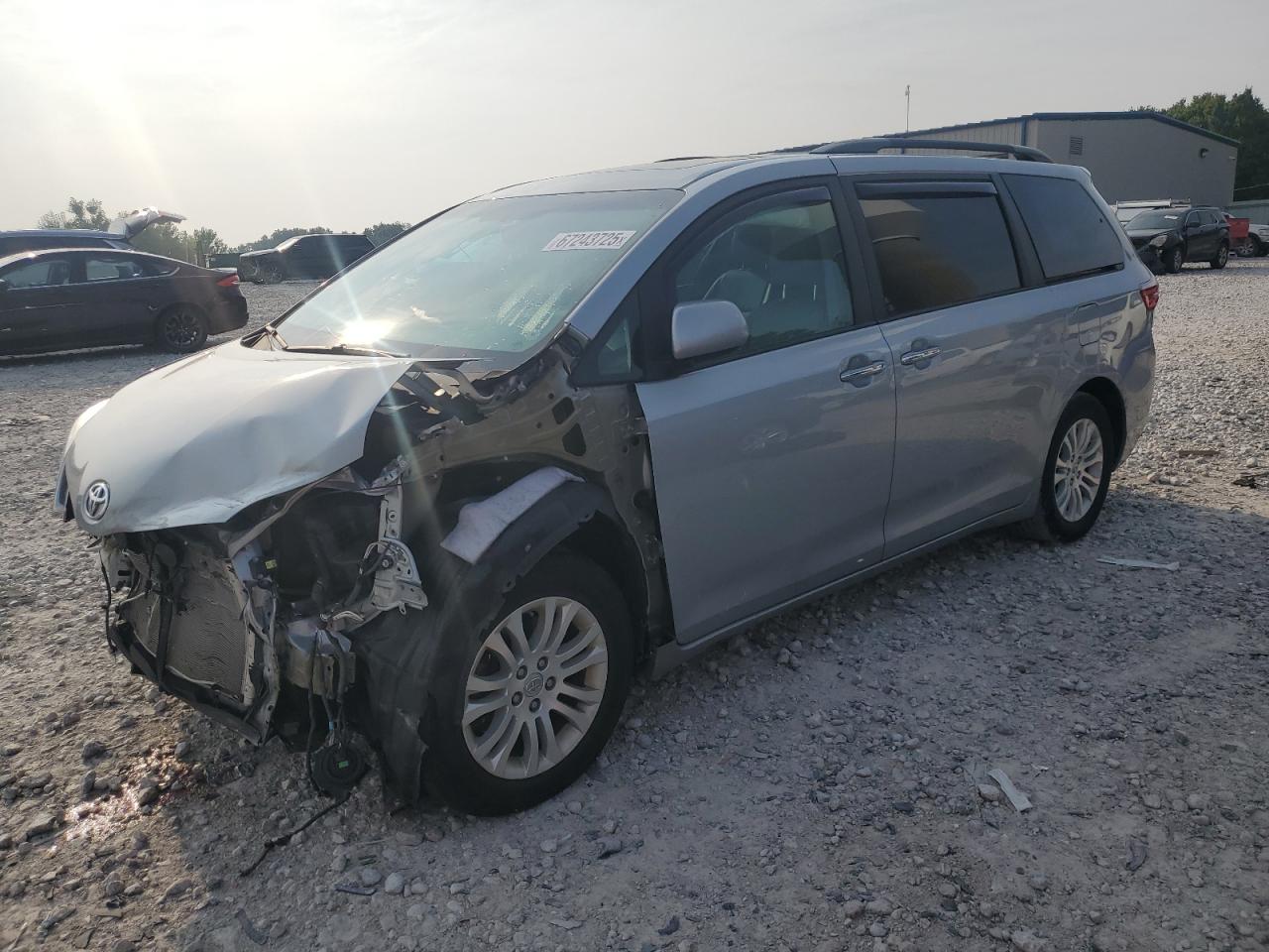  Salvage Toyota Sienna
