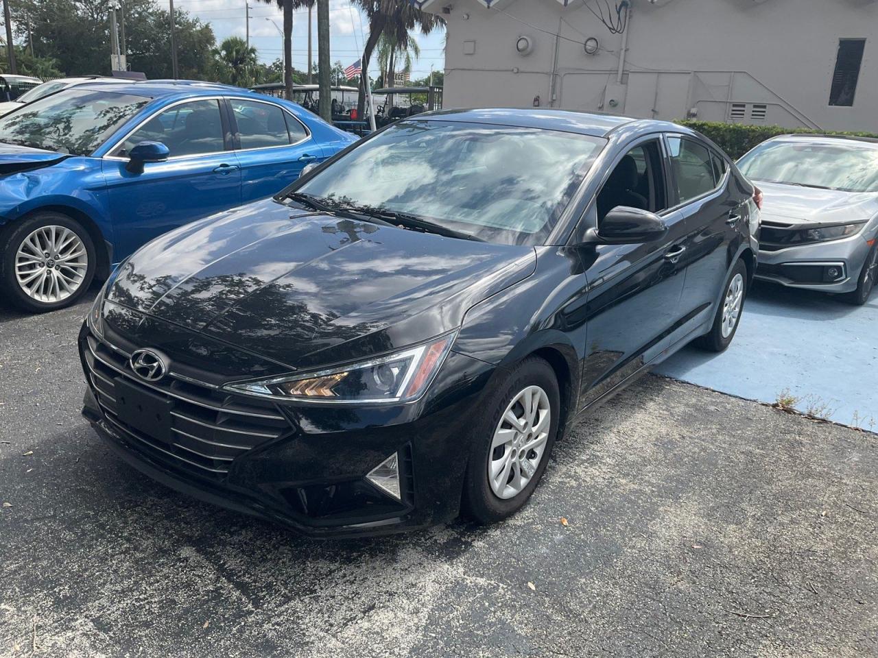 HYUNDAI ELANTRA SE
