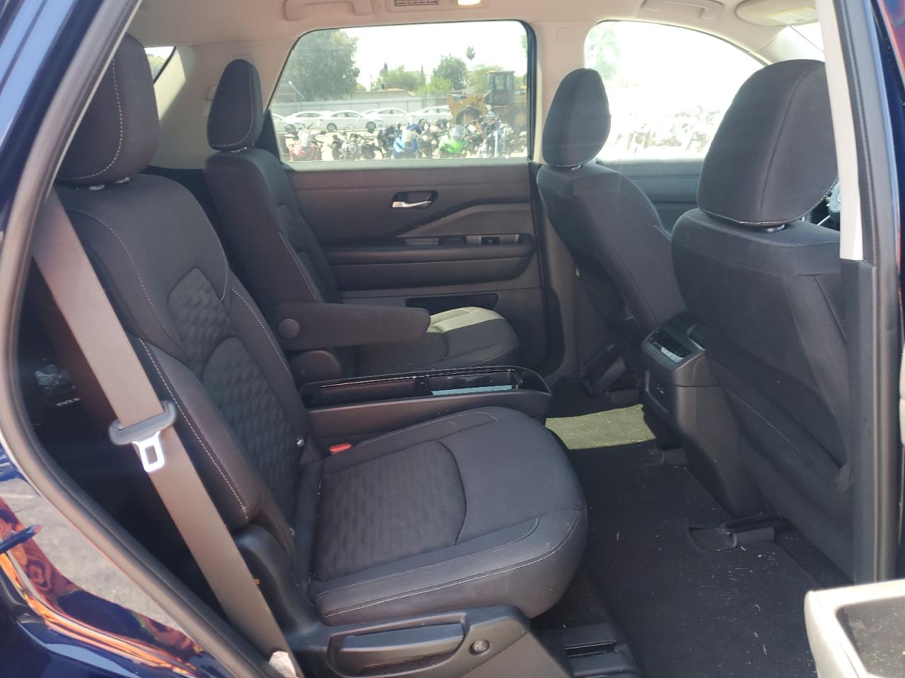 NISSAN PATHFINDER SV