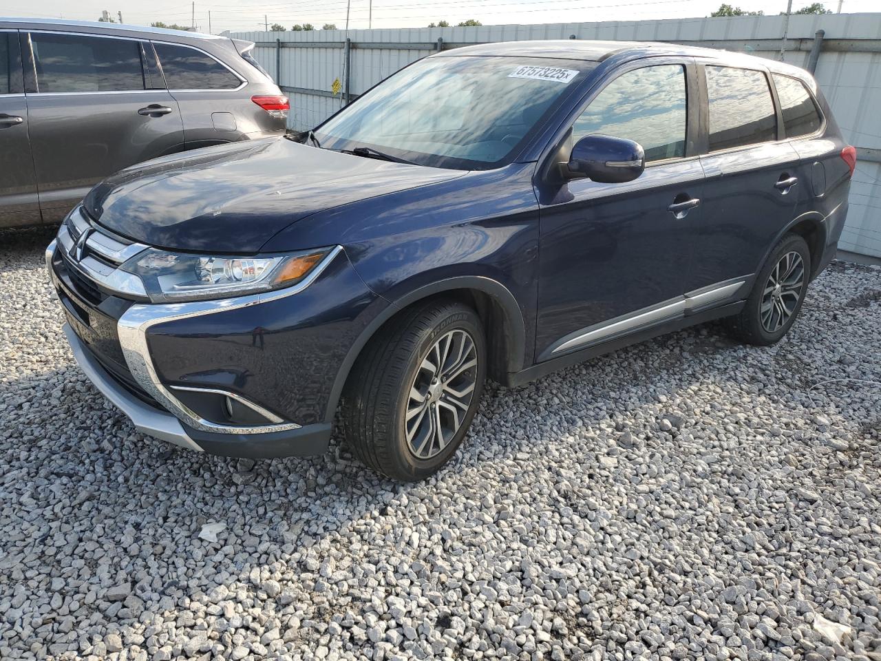 MITSUBISHI OUTLANDER SE