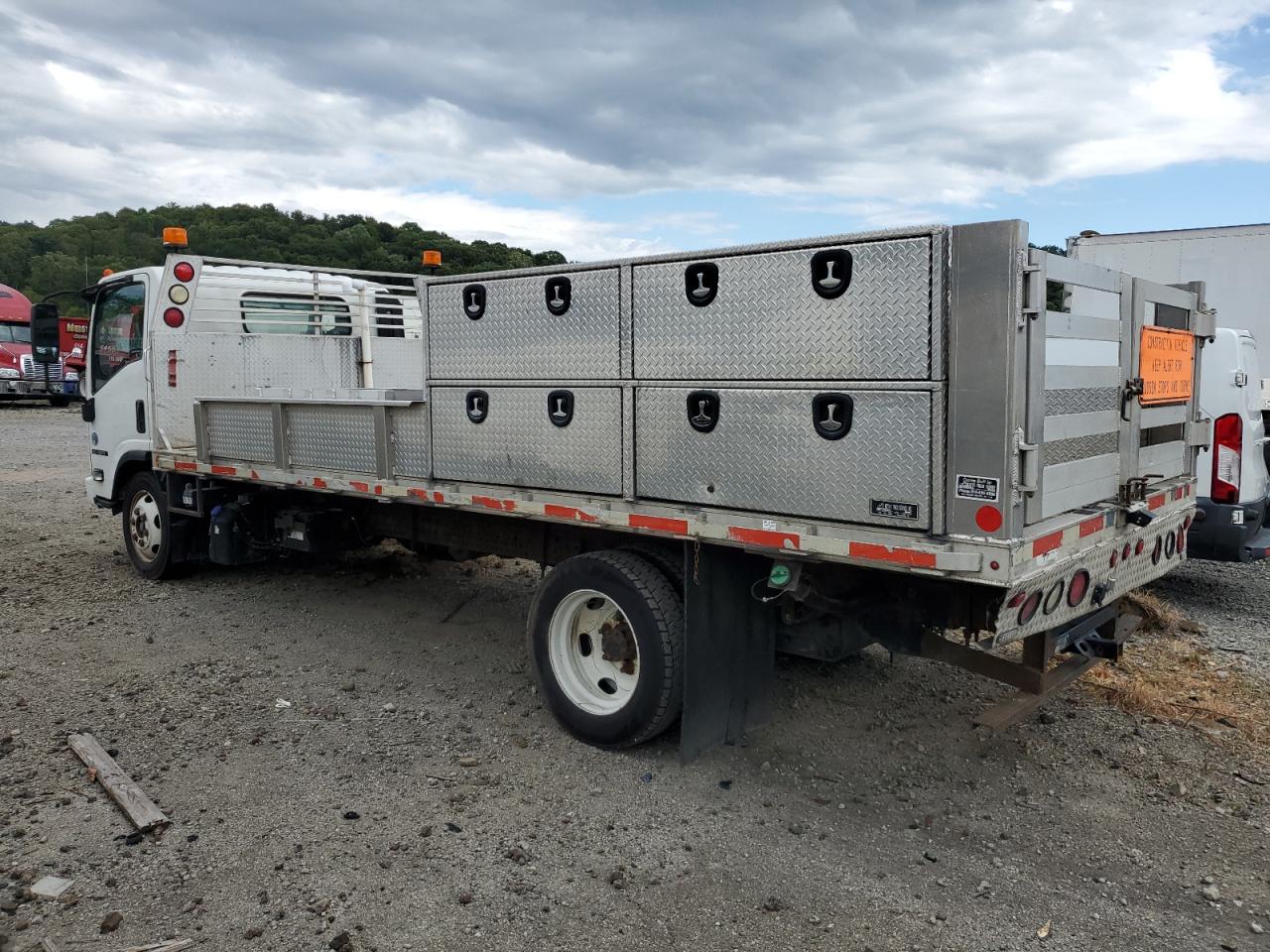 Lot #3281400017 2017 ISUZU NRR