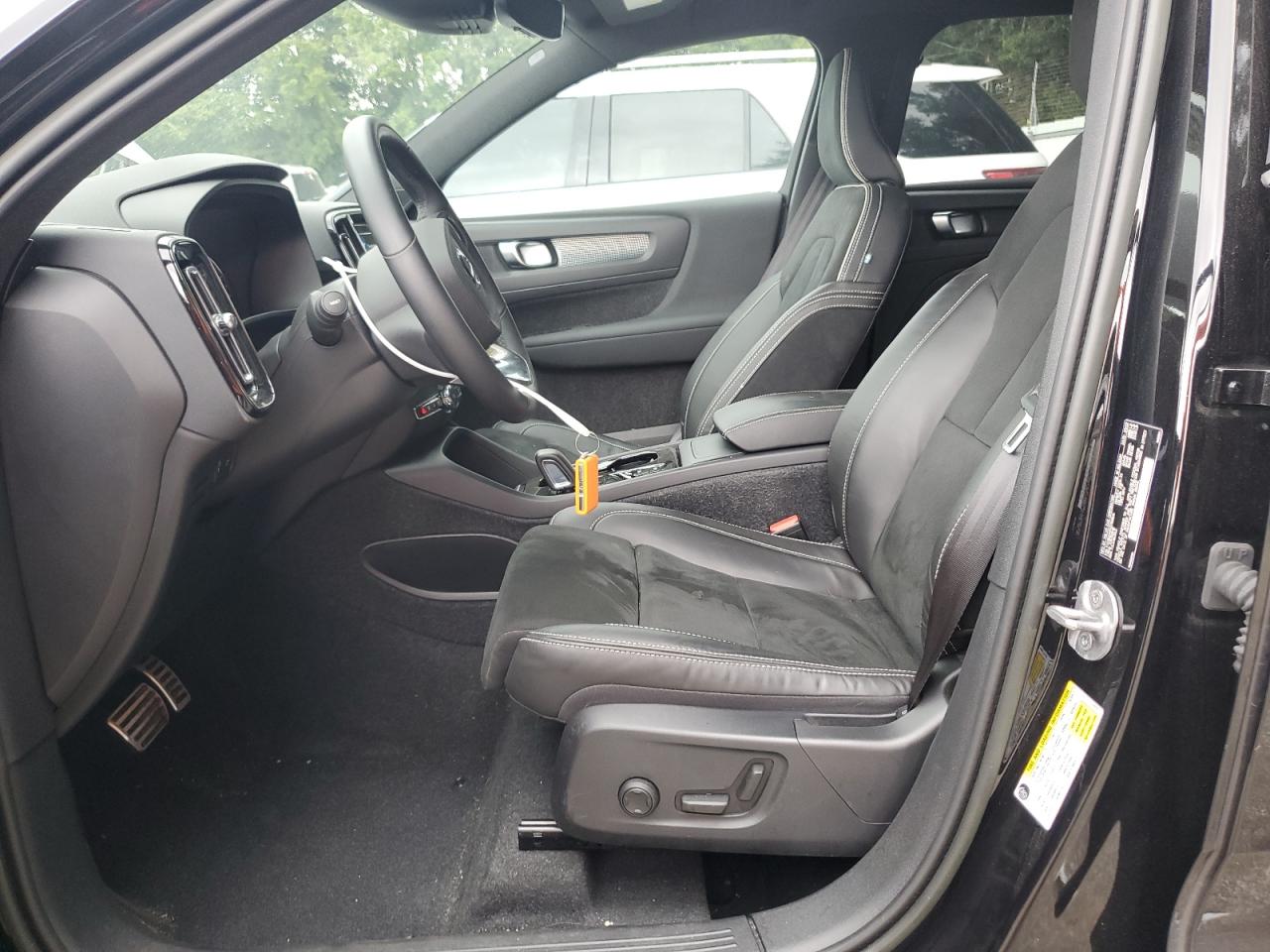 VOLVO XC40 T5 R-DESIGN