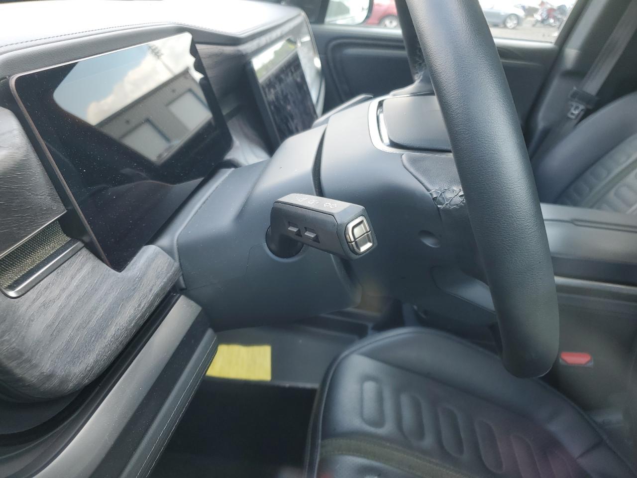 RIVIAN R1S LAUNCH EDITION