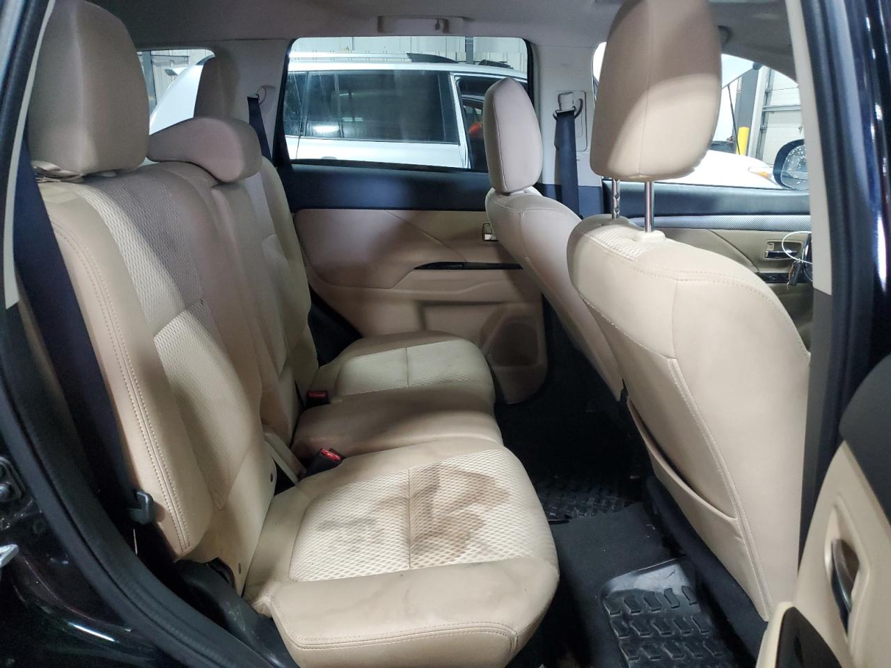 MITSUBISHI OUTLANDER SE