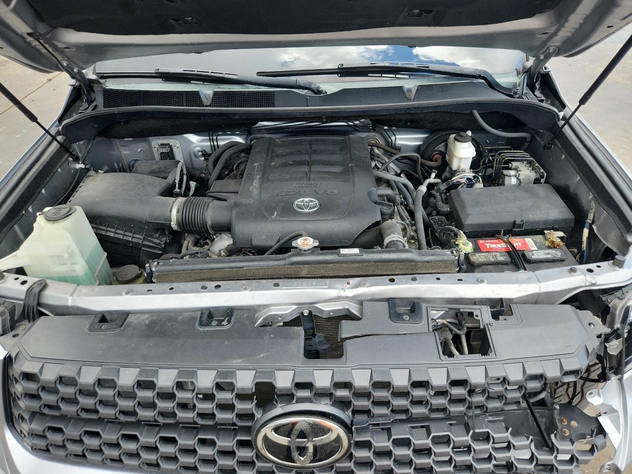 TOYOTA TUNDRA CREWMAX SR5