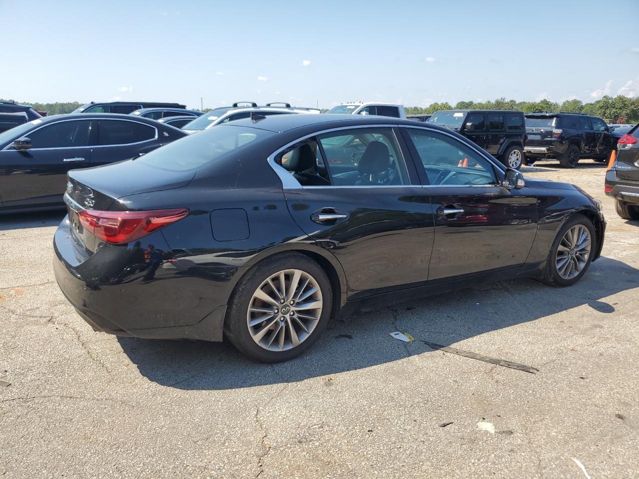 INFINITI Q50 LUXE