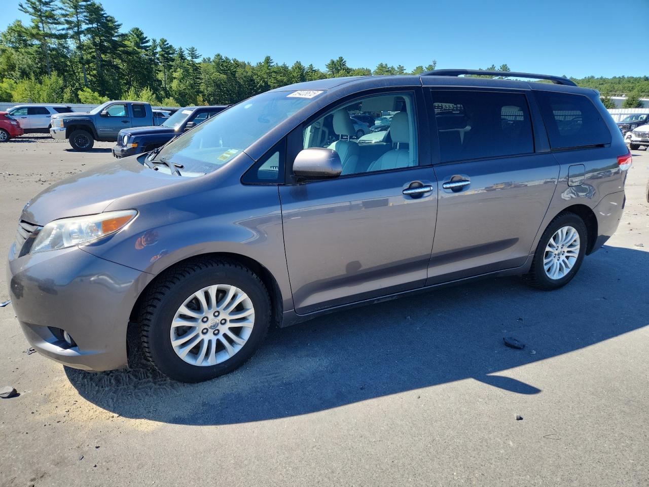 TOYOTA SIENNA XLE