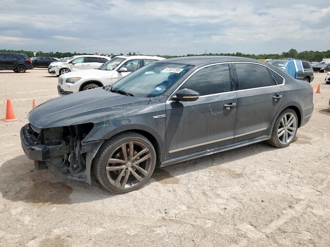 VOLKSWAGEN PASSAT R-LINE