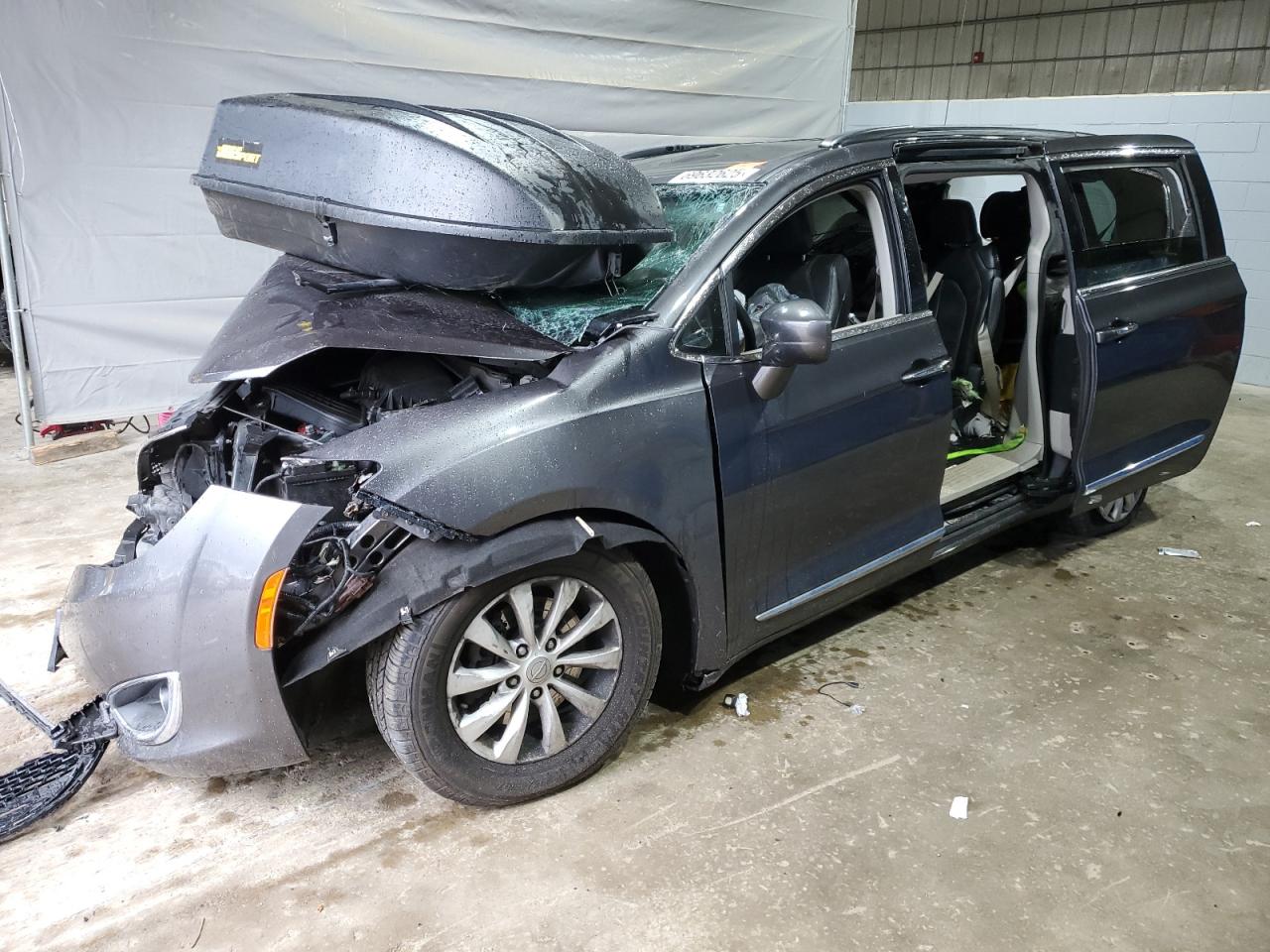  Salvage Chrysler Pacifica