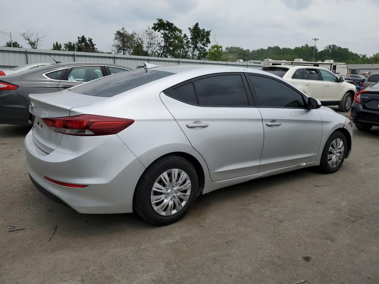 HYUNDAI ELANTRA SE