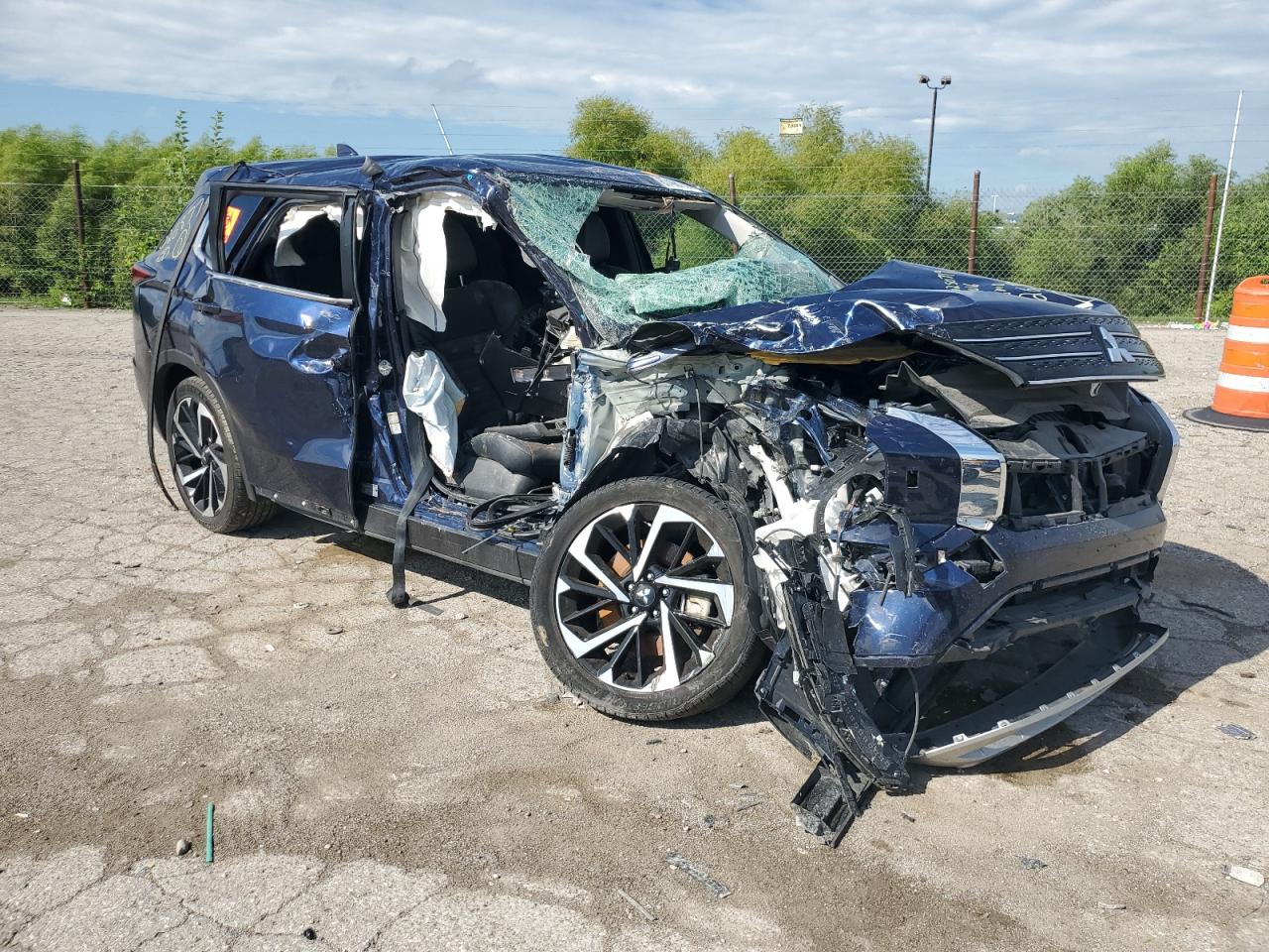 MITSUBISHI OUTLANDER SE