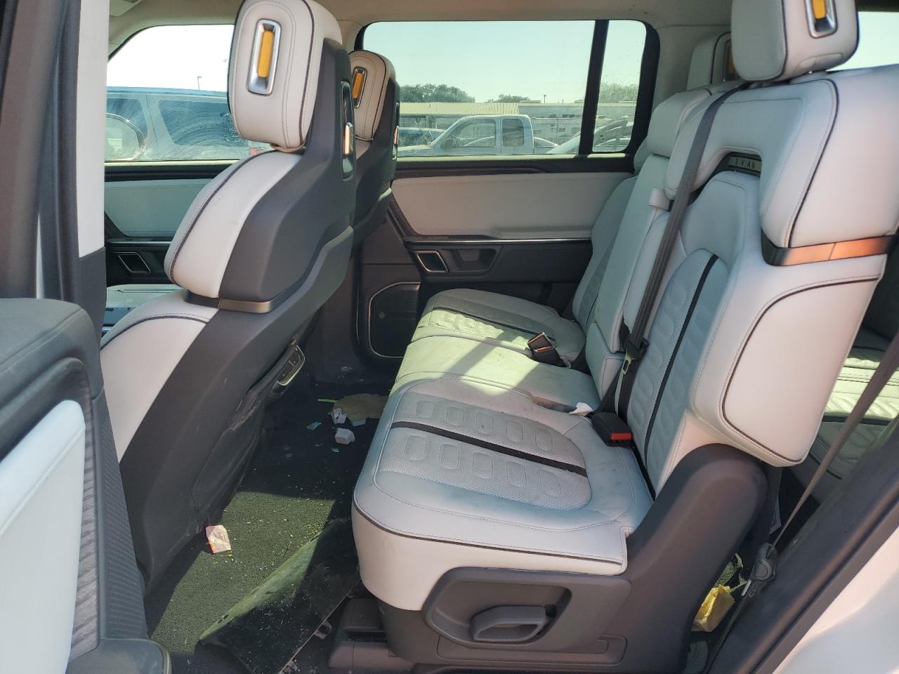 RIVIAN R1S ADVENTURE