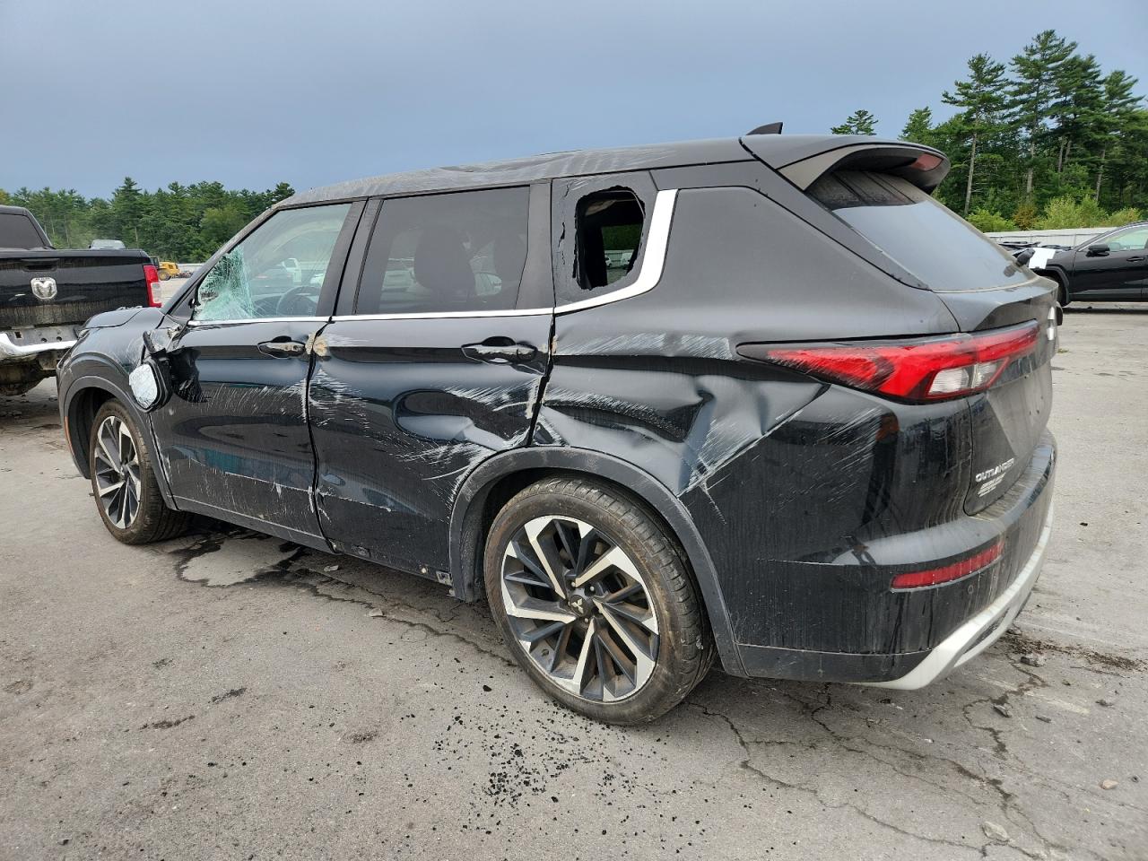 MITSUBISHI OUTLANDER SE