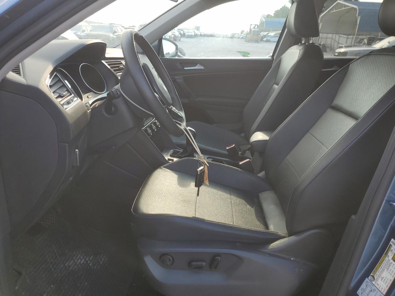 VOLKSWAGEN TIGUAN SE