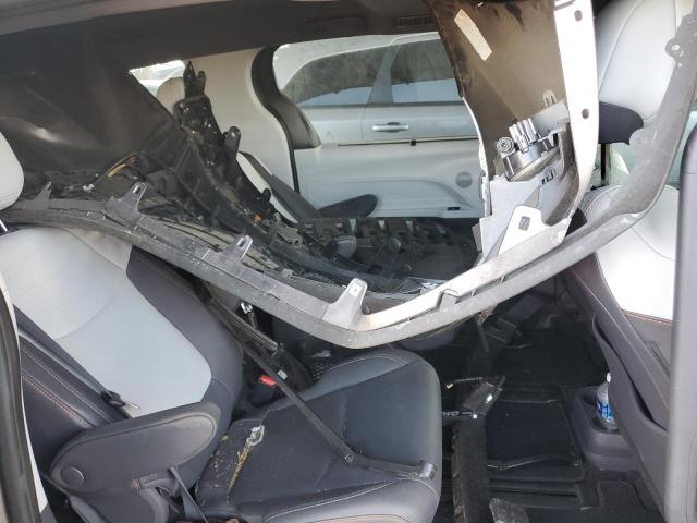 2022 TOYOTA SIENNA XSE 5TDXRKEC5NS105687