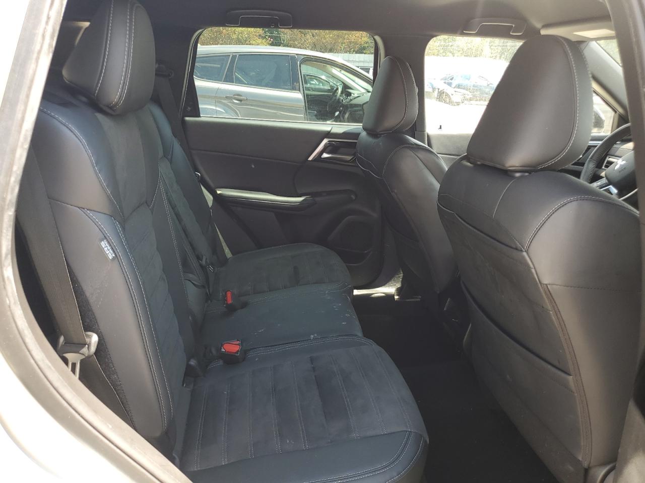 MITSUBISHI OUTLANDER SE