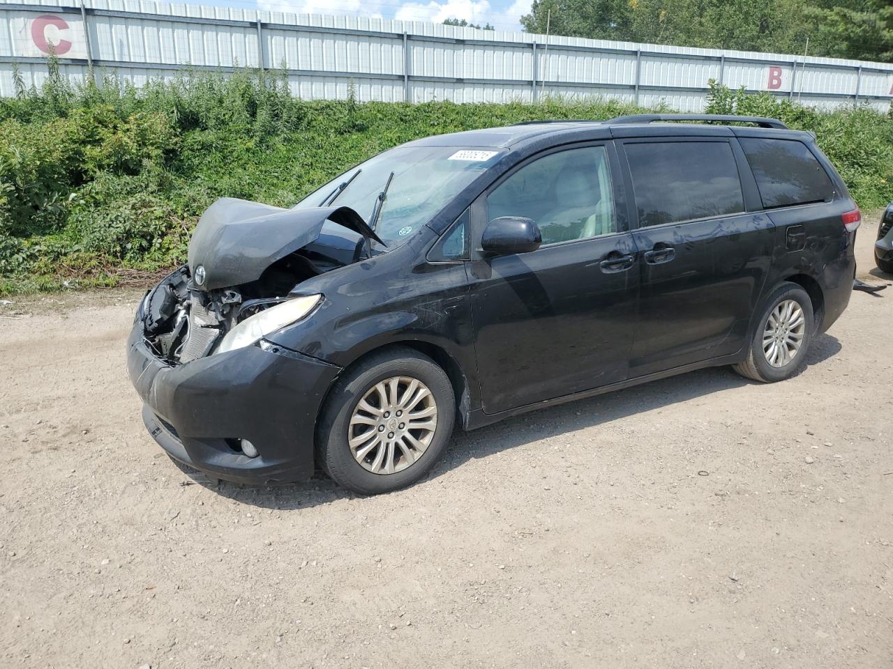 TOYOTA SIENNA XLE