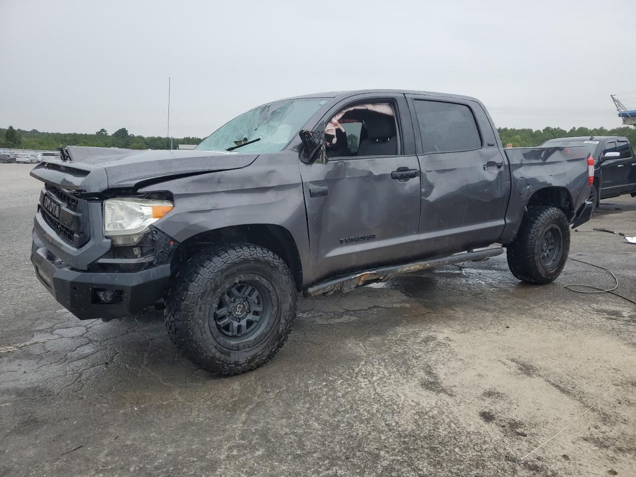 TOYOTA TUNDRA CREWMAX SR5